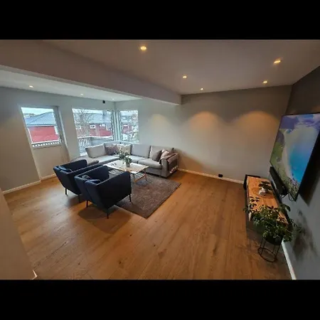 Sentral Og Moderne Base I Lofoten Апартаменты *