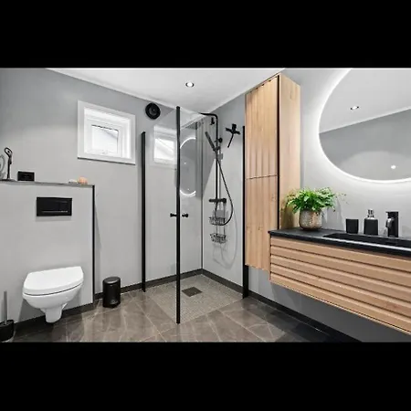 Sentral Og Moderne Base I Lofoten Апартаменты